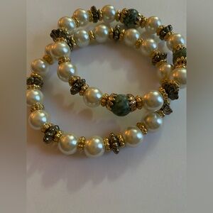 Pearl and Green Beaded bracelet set - stretchy